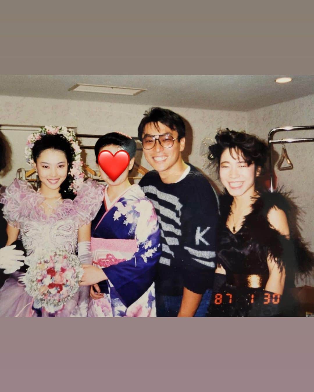NAOMIさんのインスタグラム写真 - (NAOMIInstagram)「お友達が 写真を送ってくれました。  私達は 日本中がバブル景気で賑わって元気だった頃、1987年1月30日に"飛天の間"で結婚披露宴を挙げました。  あれから36年… それはそれは、様々な出来事がありました。  最後は今の私達。  #夫婦36年生 #長く生きていたら #良きも悪しきも #思い出が増えます #1日1日が思い出作り #綺麗事ばかりじゃない #中野浩一🚴‍♀️」11月15日 9時52分 - naominakano703