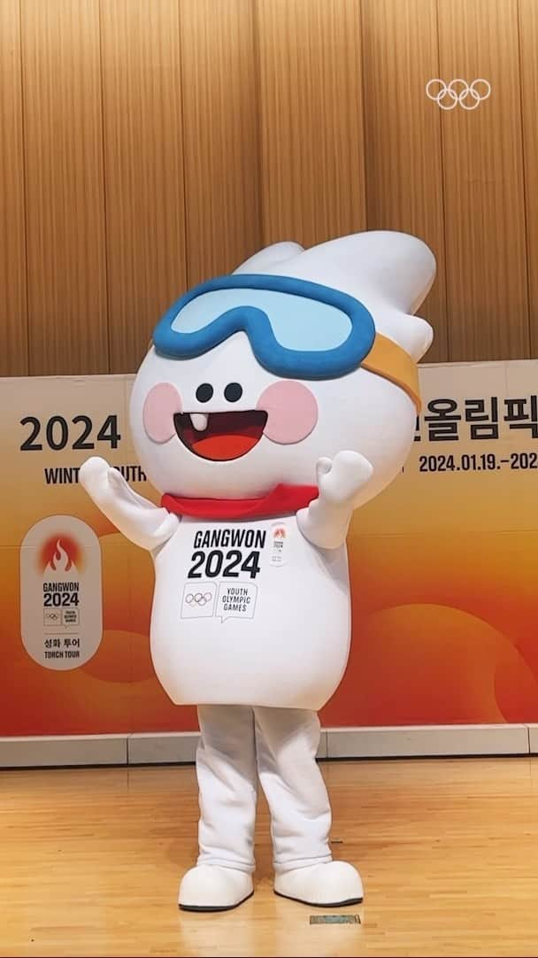 平昌オリンピックのインスタグラム：「뭉초 in 화천🔥  @gangwon2024 성화 투어 강원특별자치도 세 번째 도시 화천에 다녀왔어요! 청소년 친구들과 함께 즐거운 시간 보냈답니다🙌  2024 강원 동계청소년올림픽 성화 투어 많은 관심 부탁드립니다.  🔜다음 일정 : 11/21(화) 횡성  #올림픽 | #강원2024 | #2024강원동계청소년올림픽 | #Gangwon2024 | #YouthOlympics」