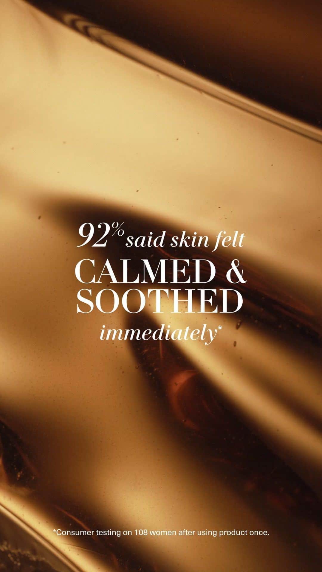 ドゥラメールのインスタグラム：「Strength inspired by the sea. The potent Concentrated Miracle Broth™ inside The Concentrate taps into the power of Giant Sea Kelp and helps reduce the appearance of visible signs of irritation. 92% said their skin felt immediately calmed and soothed.* A powerful way to help prevent signs of premature aging.  #LaMer #LaMerSkincare #LaMerConcentrate *Consumer testing on 108 women after using product once.」