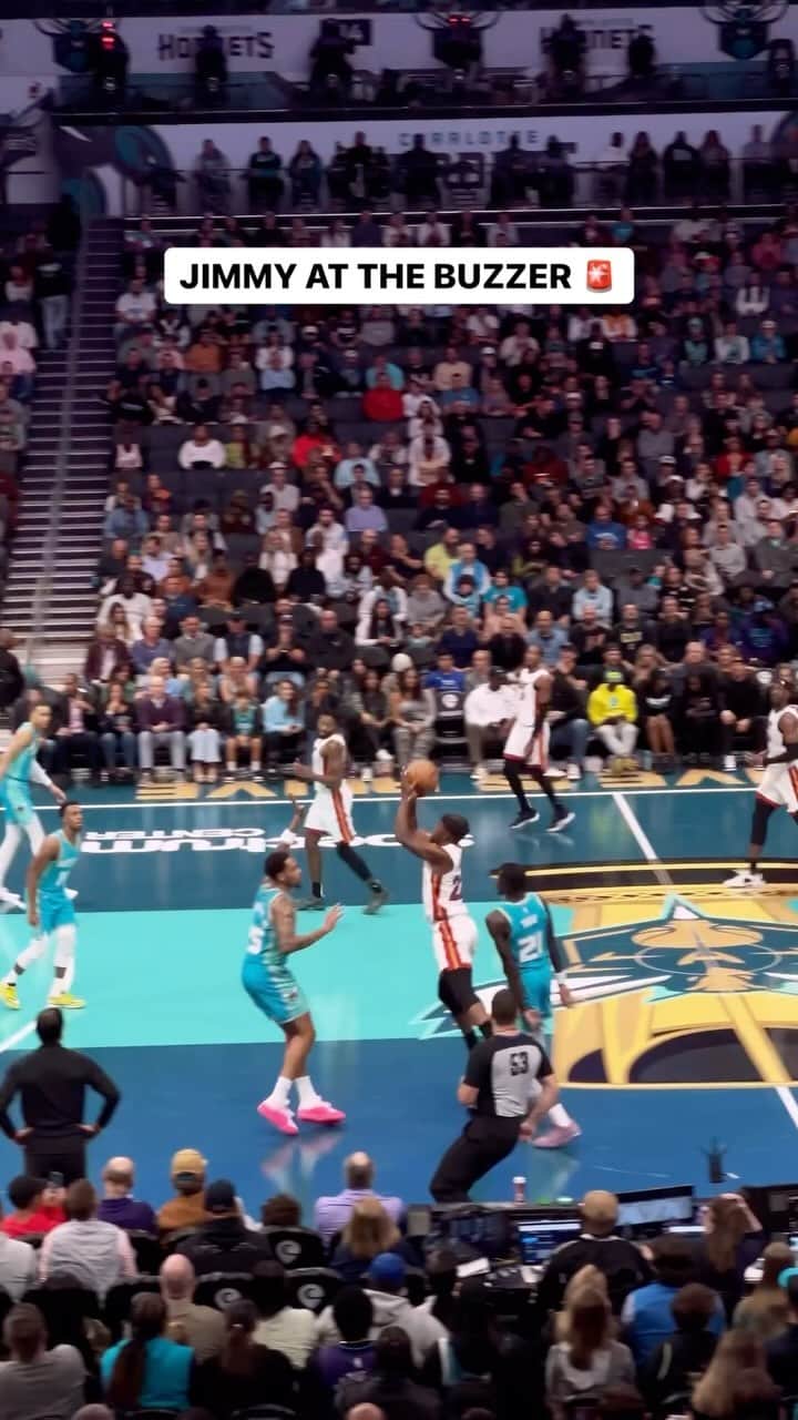 Miami HEATのインスタグラム：「Walked to the locker room like it was nothing 😮‍💨」