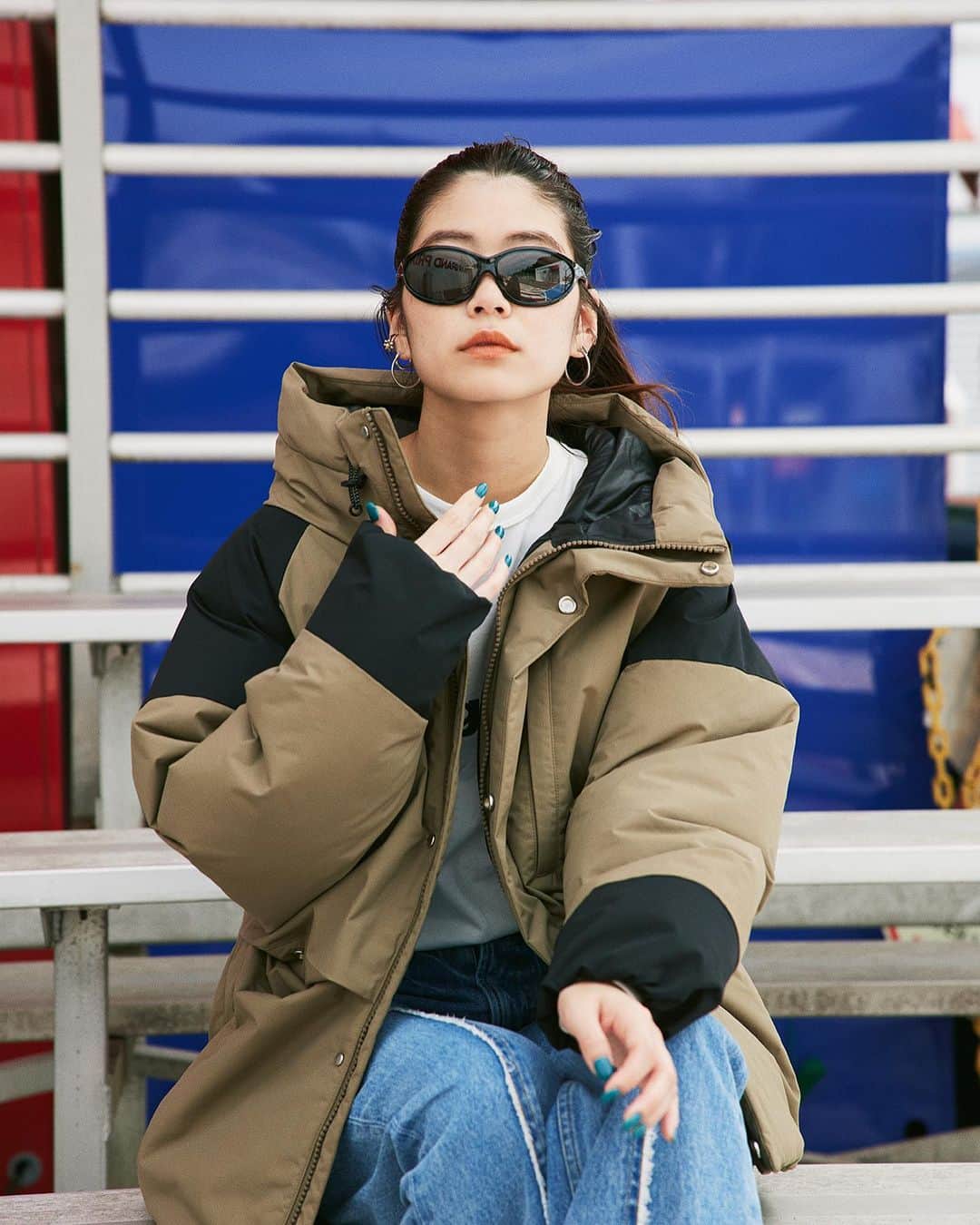 レイジブルーさんのインスタグラム写真 - (レイジブルーInstagram)「(RAGEBLUE) DAILY STANDARD READY FOR WINTER '23 OUTER STYLE  軽量で保温性が高く 着心地もいい中綿アウターは、 冬に向けて買うべき一着。 機能性だけでなくデザインにもこだわった新作を、 旬のストリートスタイルとともに楽しもう。  ▪︎ 【AIRTHERMAL】マウンテンパーカー 　¥14,960 (tax in)  ————————————  WEBストアはプロフィールURLからチェック✨ ▶️ @rageblue_official   #RAGEBLUE#レイジブルー #DAILYSTANDARD #rageblue_women  #vintagelike#vintage #アウター#アウターコーデ  #カジュアルコーデ#メンズコーデ #メンズファッション#coordinate  #メンズカジュアル#きれいめコーデ #冬コーデ#冬服#冬服コーデ  #ダウンジャケット#中綿ブルゾン」11月15日 10時17分 - rageblue_official