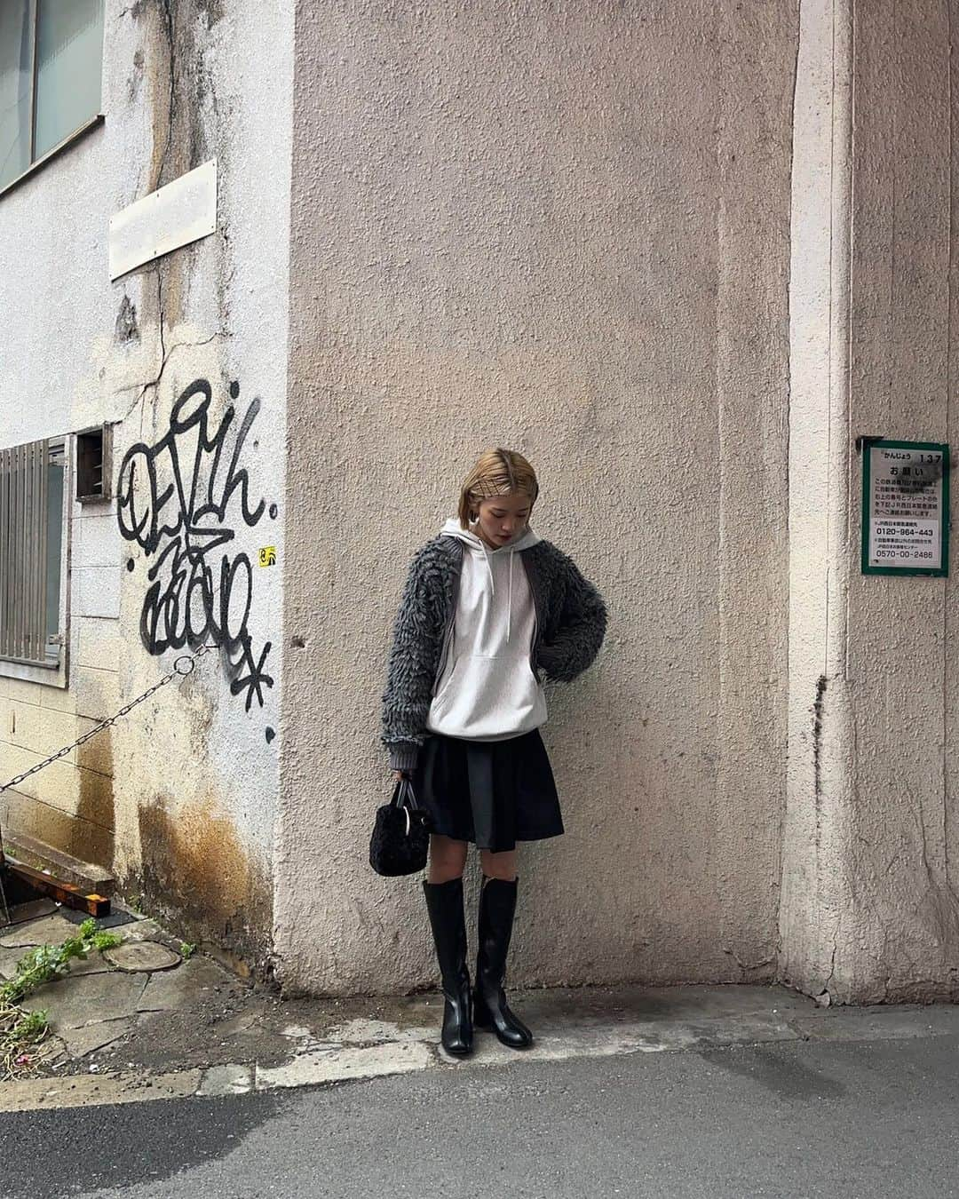 SHEL’TTERさんのインスタグラム写真 - (SHEL’TTERInstagram)「ㅤㅤㅤㅤㅤㅤㅤㅤㅤㅤㅤㅤㅤ ▶HONOKA from UMEDA HEP FIVE @onohac 【161㎝】 ━━━━━━━━━━━━━━━  ■LOOP KNIT SHORT BLOUSON (MOUSSY)ㅤ ■SHARE HEAVY WEIGHT HOODIE (RODEO CROWNS) ■M_ TUCK MINI SKIRT (M_ )ㅤ ■ECO FUR 2WAY MINI TOTE BAG (SHEL'TTER SELECT)  \5,390(tax in) ■OBLIQUE TOE BOOTS (SHEL'TTER SELECT) ¥11,800(tax in)ㅤ  ━━━━━━━━━━━━━━━ SHEL'TTERではWINTER SEASONがスタート！ 新作が続々入荷中  ※店舗により取り扱いアイテム・在庫が異なります。ご了承下さいませ。 ━━━━━━━━━━━━━━━ #SHELTTER #TheSHELTTERTOKYO #SHOPSTAFF #SHELTTERSELECT #MOUSSY #M_ #RODEOCROWNS」11月15日 10時19分 - sheltter_official