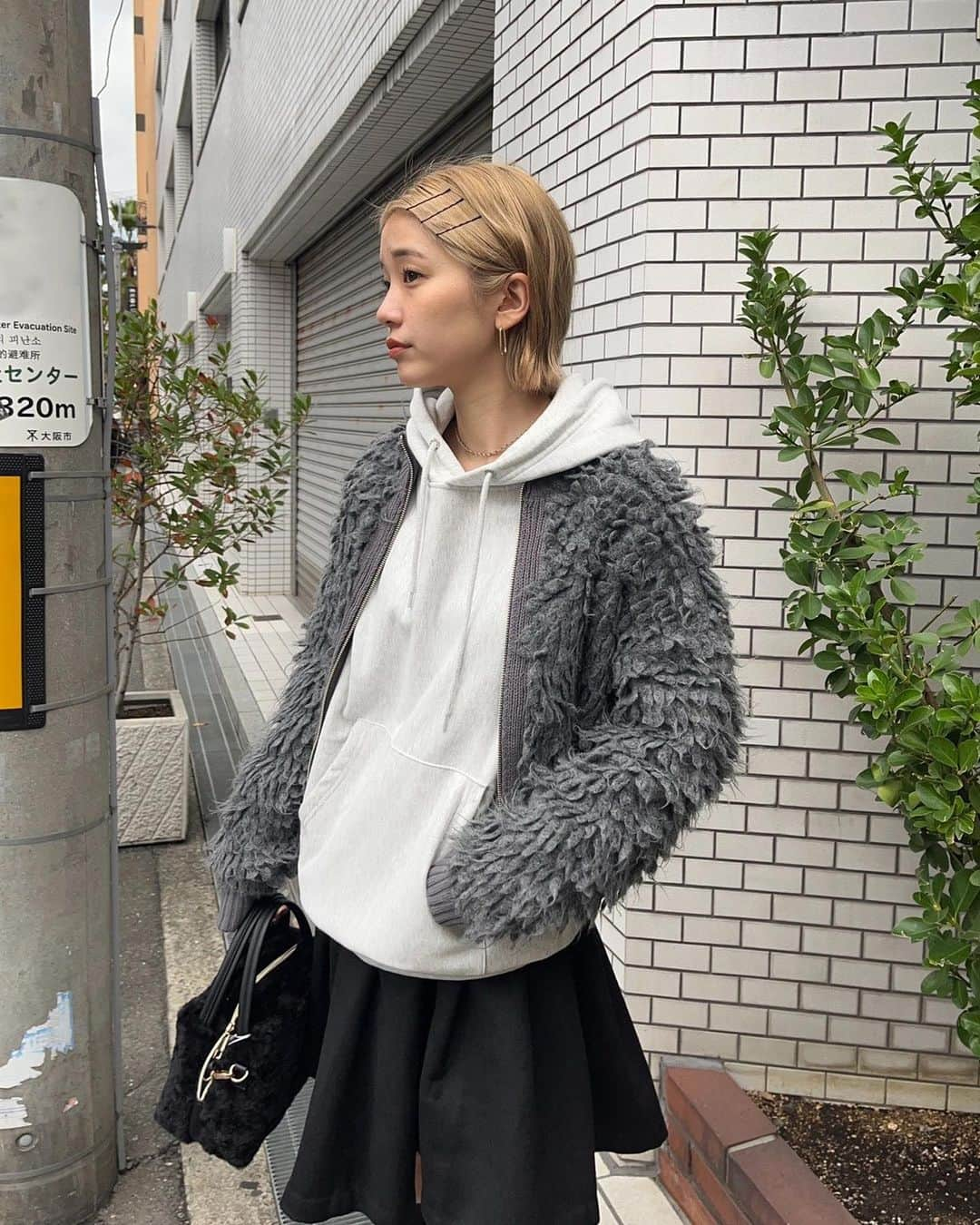 SHEL’TTERさんのインスタグラム写真 - (SHEL’TTERInstagram)「ㅤㅤㅤㅤㅤㅤㅤㅤㅤㅤㅤㅤㅤ ▶HONOKA from UMEDA HEP FIVE @onohac 【161㎝】 ━━━━━━━━━━━━━━━  ■LOOP KNIT SHORT BLOUSON (MOUSSY)ㅤ ■SHARE HEAVY WEIGHT HOODIE (RODEO CROWNS) ■M_ TUCK MINI SKIRT (M_ )ㅤ ■ECO FUR 2WAY MINI TOTE BAG (SHEL'TTER SELECT)  \5,390(tax in) ■OBLIQUE TOE BOOTS (SHEL'TTER SELECT) ¥11,800(tax in)ㅤ  ━━━━━━━━━━━━━━━ SHEL'TTERではWINTER SEASONがスタート！ 新作が続々入荷中  ※店舗により取り扱いアイテム・在庫が異なります。ご了承下さいませ。 ━━━━━━━━━━━━━━━ #SHELTTER #TheSHELTTERTOKYO #SHOPSTAFF #SHELTTERSELECT #MOUSSY #M_ #RODEOCROWNS」11月15日 10時19分 - sheltter_official