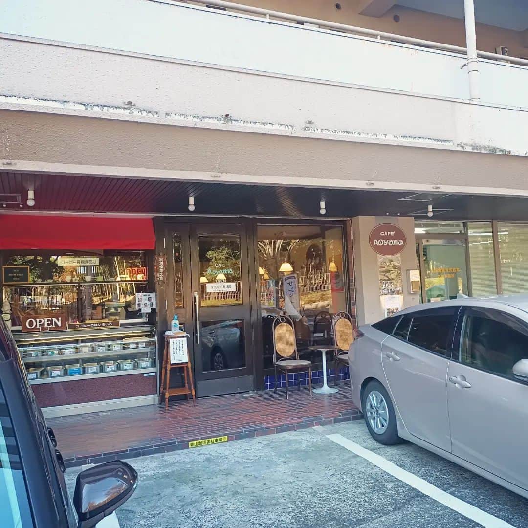松本隆博さんのインスタグラム写真 - (松本隆博Instagram)「。 今日は別府にある、青山コーヒー舎 に朝ごはんを食べに来ました‼️ ここはなんと…サンドイッチ食べ放題 のお店✨✨✨✨✨✨ 生前、勝ちゃんに連れて来て貰った ところ。とても懐かしい、そして変わらぬ 美味しさ😋😋😋😋😋。  今では初老の僕は！さすがに食べ放題 は無理でした❀( ⸝⸝•ᴗ•⸝⸝ )❀  還暦少年 松本隆博  午後から大分市内でラジオ収録📻です。 😲(((゜Д゜；)))わぉ、、恐怖の5本取り 頑張ります‼️💪🔥」11月15日 10時20分 - takam0210