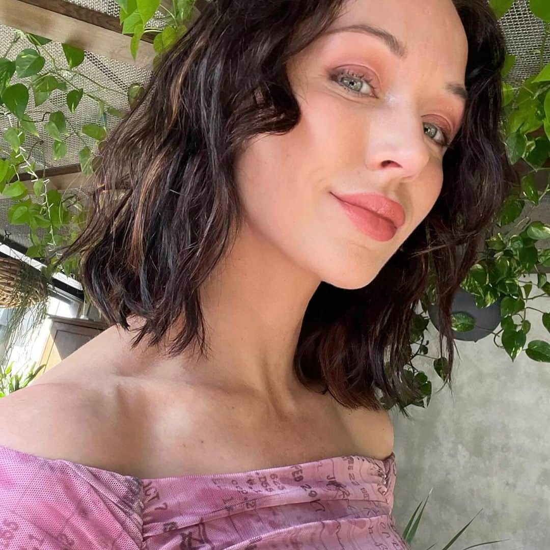 エミリー・スコットのインスタグラム：「It’s wavy 💁‍♀️」
