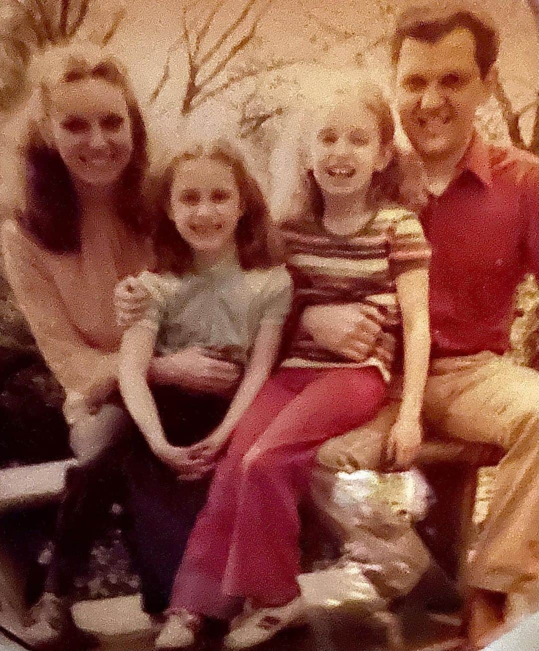 ジャスティン・マッテラのインスタグラム：「Thank you everyone for your prayers. 🙏🏻 Jessica is a bit better but it’s a long road to recovery. (She’s in great hands at @dukeuniversityhospital ) I’m heading back to Italy with a heavy heart.(my kids need me) Hold your families close- Talk to each other, Forgive, Laugh, Share. Because in the blink of an eye, all that time is lost. I’ll be back if she needs me. ❤️‍🩹  Grazie a tutti per le preghiere.🙏🏻 Jessica sta un po’ meglio ma la strada è ancora lunga. Rientro in Italia con il cuore appesantito(i miei ragazzi hanno bisogno di me).  Tenete strette le vostre famiglie- Parlate, perdonate, ridete, condividete… Perché basta un attimo per poi rimpiangere tutto il tempo perso. ⏰😞💔 Tornerò appena ha bisogno di me❤️‍🩹.  #forzaJessica #cardiacarrest #dukeuniversity #dukeuniversityhospital #family #heart #cuore #jet #jetwaterfitness」