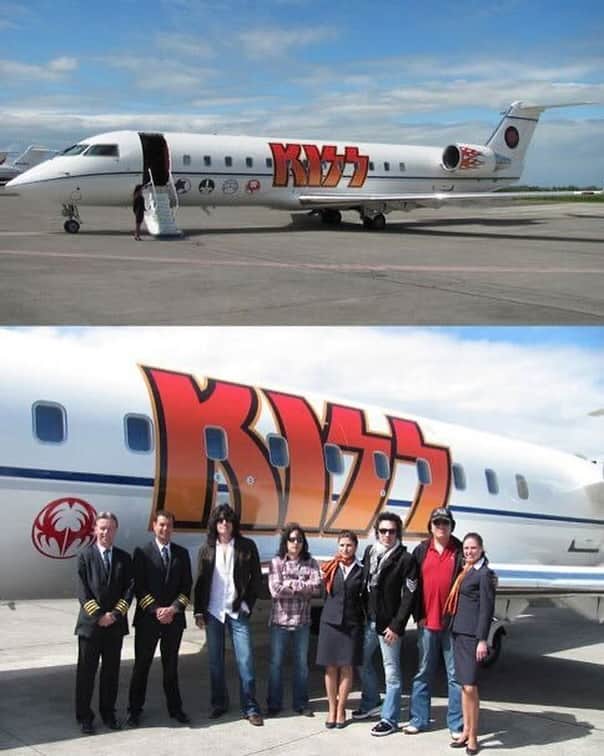 ジーン・シモンズのインスタグラム：「You can win two seats on our private jet plus two ultimate VIP packages for one of our final shows in Indianapolis, IN.   Donate now to support @childrenoftherainforest and you could be flying with us on our final tour.   Donate To Win using bonus code KJ100 for 100 BONUS ENTRIES at checkout before 11:59PM PT on Wednesday 11/15 (TOMORROW) at:   fandiem.com/kiss   @winwithfandiem」