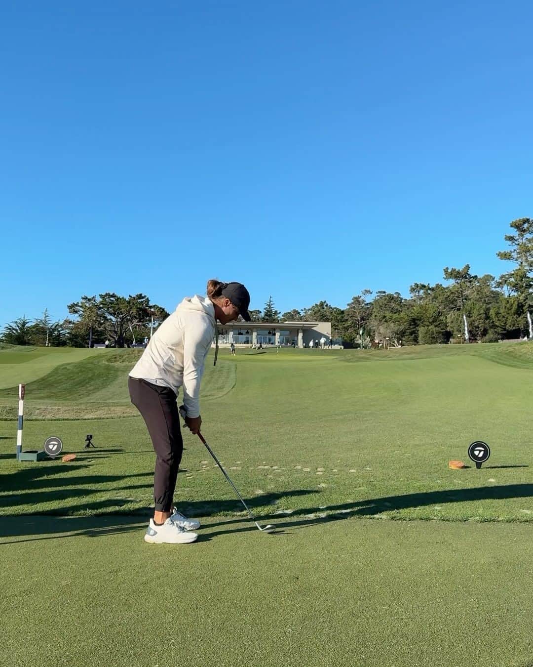 テーラーメイド ゴルフのインスタグラム：「100 holes later…A HUGE thank you to everyone who came out to The Hay in support of @yocgolf today. Over $110,000 was raised but we're not done yet. Hit the link in bio to donate to their cause and help give more kids the opportunity to get into the game we all love. #TeamTaylorMade」