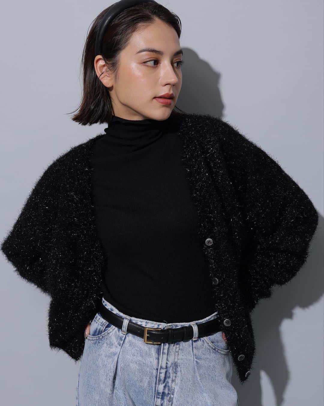 のインスタグラム：「⁡ VERY 11月号掲載❣️ ⁡ ——————————————— ⁡ Arpege story  Original RECOMMEND ITEM ⁡ ◼️グリッターカーデ ¥18,700(税込) No.13357320.1 Col.黒、シルバー ※店舗発売中 ⁡ 商品詳細はタグからCHECK✔️ ⁡ ——————————————— #arpegestory  #arpegestoryoriginal  #アルページュストーリー  #オリジナル #新作アイテム #ファッションの力を信じよう」