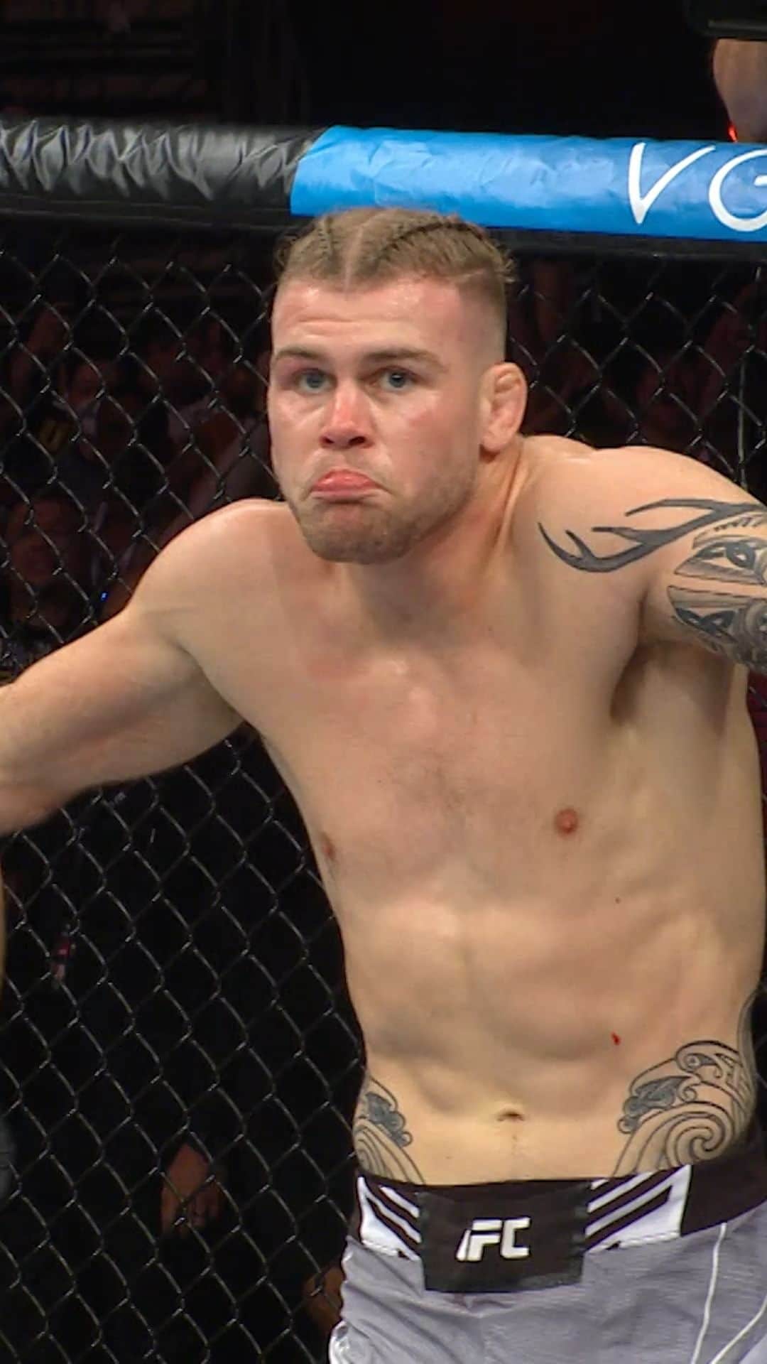 UFCのインスタグラム：「You got to stay on high alert around this guy 🚨  @JakeMatthewsUFC is back inside the Octagon this weekend at #UFCVegas82」