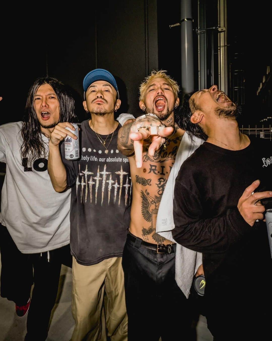 T$UYO$HIのインスタグラム：「. ROLL IN  ROCK vol.6 ステージ上にランプを組んでの エクストリームなイベント！  @takeshiyasutoko と @feelin_acchan  そして会場のゴリラホールだから 実現できたイベントだったと思う  ランプ設営チーム スケーター＆ライダー 出演者にオーディエンス お疲れさまでした！  仲間のバンドばかりで 楽しい一日を過ごさせてもらったよ！  photo @eikihosomi   #thebonez #lzbn #feelin #rir」