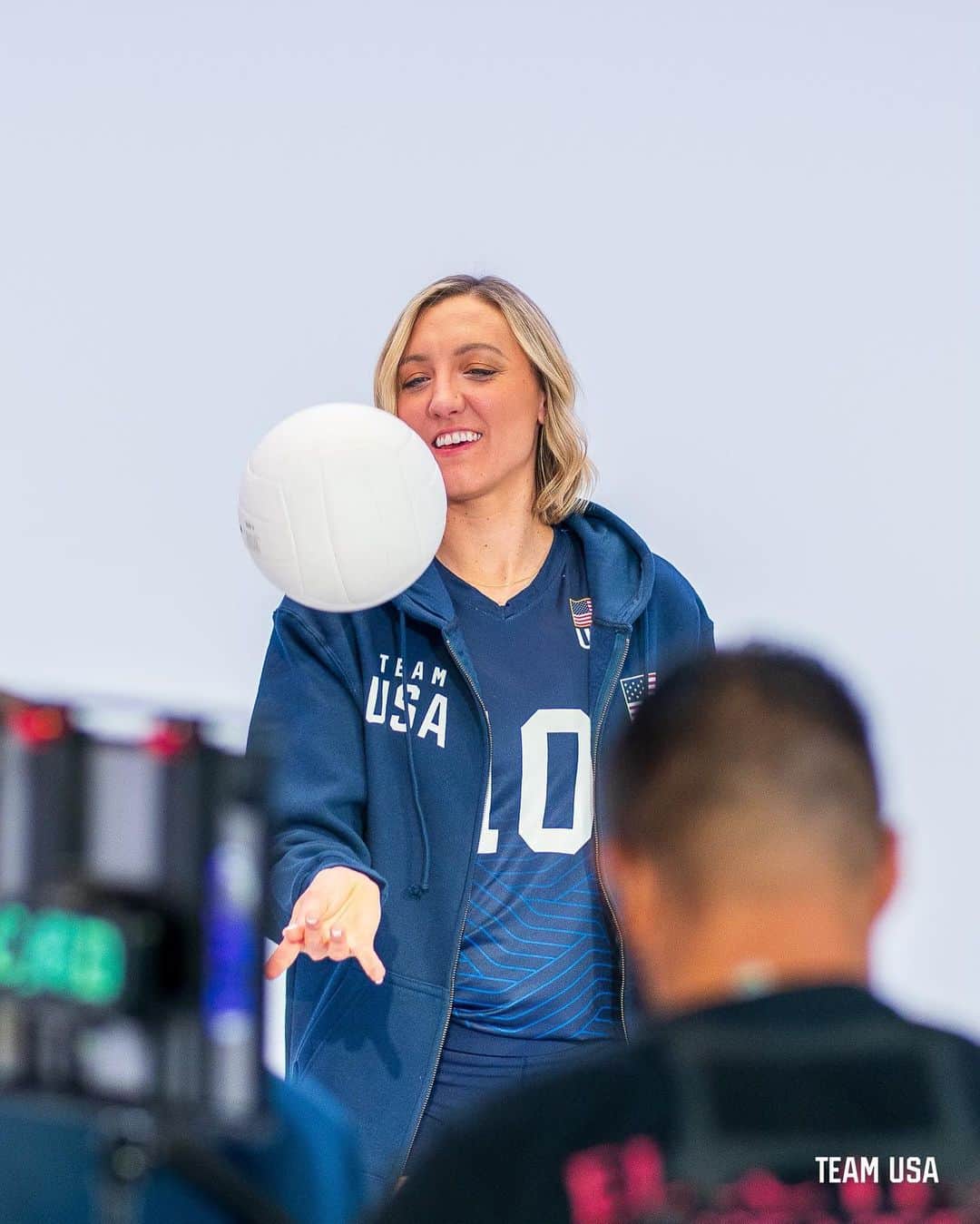 USA Volleyballさんのインスタグラム写真 - (USA VolleyballInstagram)「@gov1007 serving looks 🔥   #RoadToParis」11月15日 11時29分 - usavolleyball