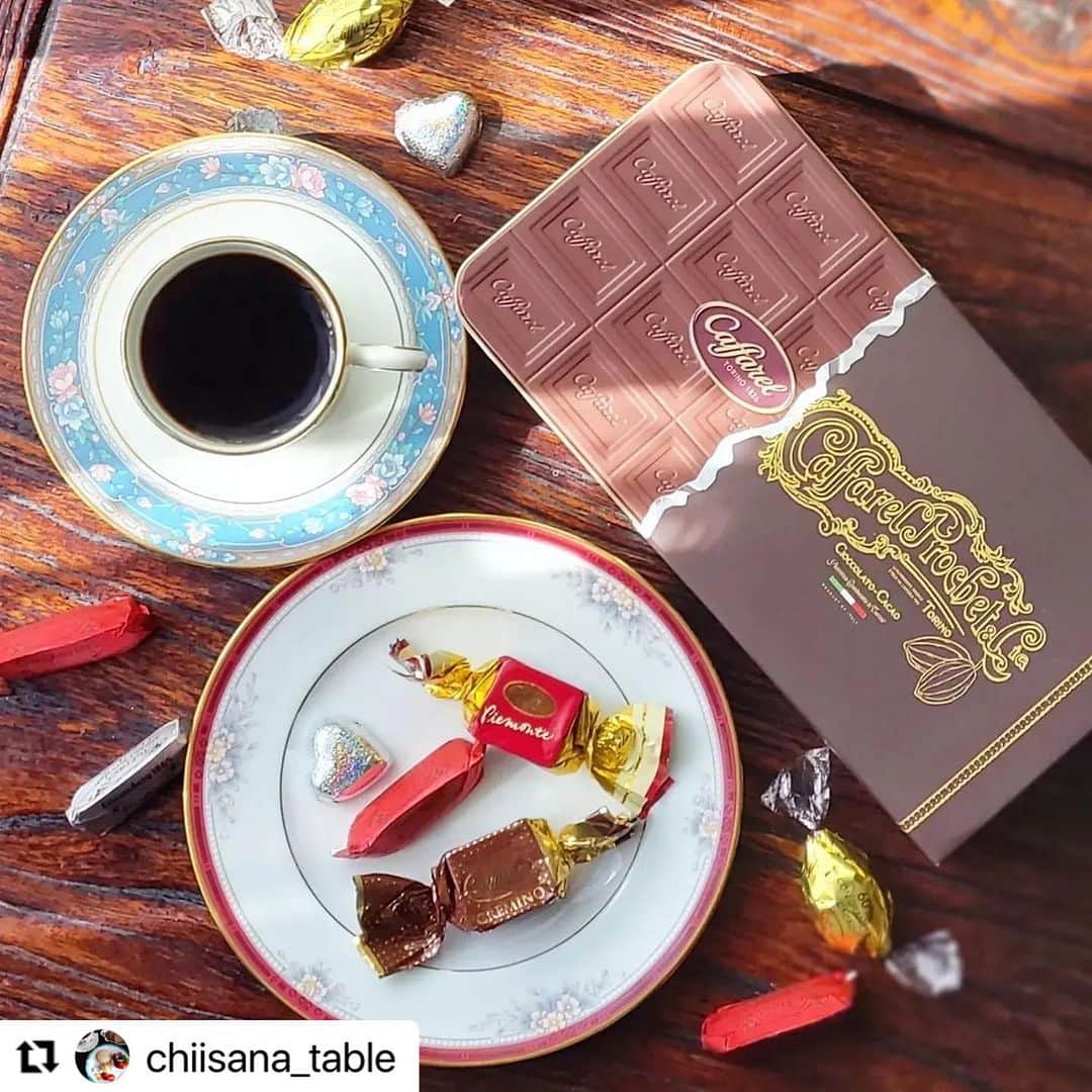 カファレルチョコレートさんのインスタグラム写真 - (カファレルチョコレートInstagram)「. #カファレルアンバサダー2023 @chiisana_table さまにご投稿頂きました📷🍫  素敵なご紹介をありがとうございます。  どちらも今年の10月から販売された新シリーズ🐈 チョコレートが特に美味しいこれからの季節にカファレルのチョコレート缶をお試しください🍫🌟  #カファレルアンバサダー2023 #カファレル #ジャンドゥーヤ #caffarel」11月15日 11時39分 - caffarel_hy