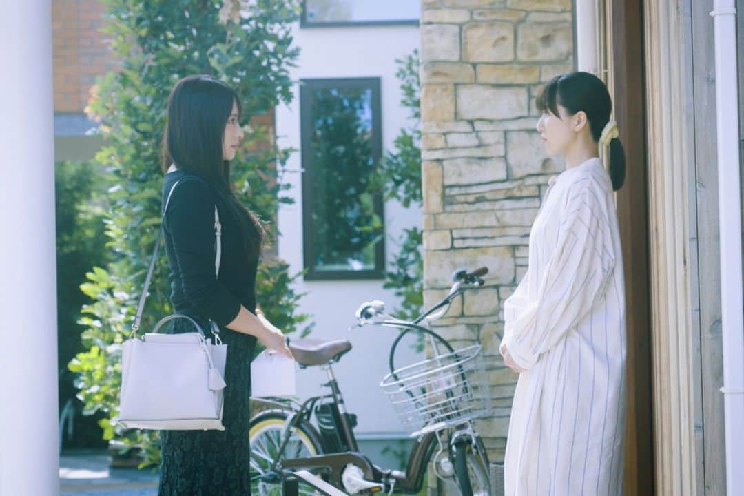 テレビ大阪 宣伝部さんのインスタグラム写真 - (テレビ大阪 宣伝部Instagram)「. TVerで第1話～第4話の総再生回数が3⃣5⃣0⃣万回越🎉 #テレビ大阪 が贈る話題の不倫ドラマ！  ／ #インターホンが鳴るとき 第6話 きょう深夜24時放送📺 ＼  夫の5⃣人の不倫相手との闘い、 いよいよラスボス女と対決へ🔥  ＝＝＝＝第6話のあらすじ＝＝＝＝ 結花（#土村芳）は海斗（#古屋呂敏）と共闘し、真治（#堀井新太）の５人の不倫相手のうち４人を「排除」することに成功。  残す５人目の女は「takako」のみとなった。  ある夜、真治のスマホが鳴り、画面を覗き見るとそこには真治の事務所で働く『須藤宝子（#水崎綾女）』の名前が。会社のホームページを確認し、宝子こそがtakakoと確信した結花がその女を調べようとすると、家のインターホンが鳴り… ＝＝＝＝＝＝＝＝ 不倫×テクノロジー「AI」「Chat GPT」がカギを握る令和の不倫ドラマ💻  次々に現れる５人の不倫相手を排除していく…中毒性の高いストーリー、お見逃しなく！！  #インナル」11月15日 11時45分 - _tv.osaka