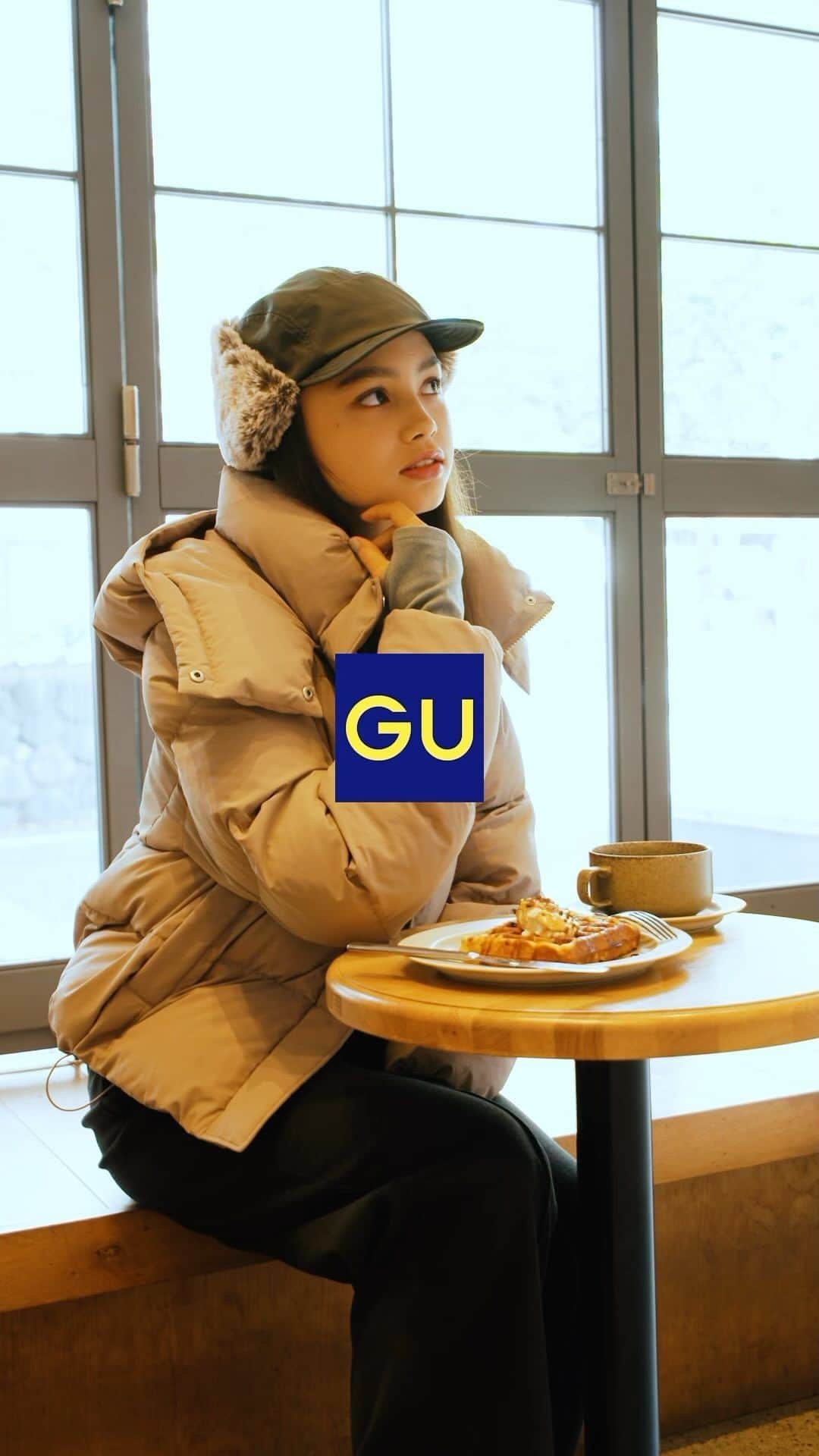 GUのインスタグラム：「. 軽くてあたたかい。  スポーティーにもきれいめにも。 どんなスタイルにも着まわせる この冬大活躍間違いなしの中綿アウター。 ____________________  WOMEN ヒートパデッドブルゾン ¥4,990 品番：347801 ___________________  #ヒートパデッドブルゾン #GUWINTEROUTER #冬コーデ #アウター#wintercoordinate #GUコーデ #GUfashion #YOURFREEDOM #GU #ジーユー」