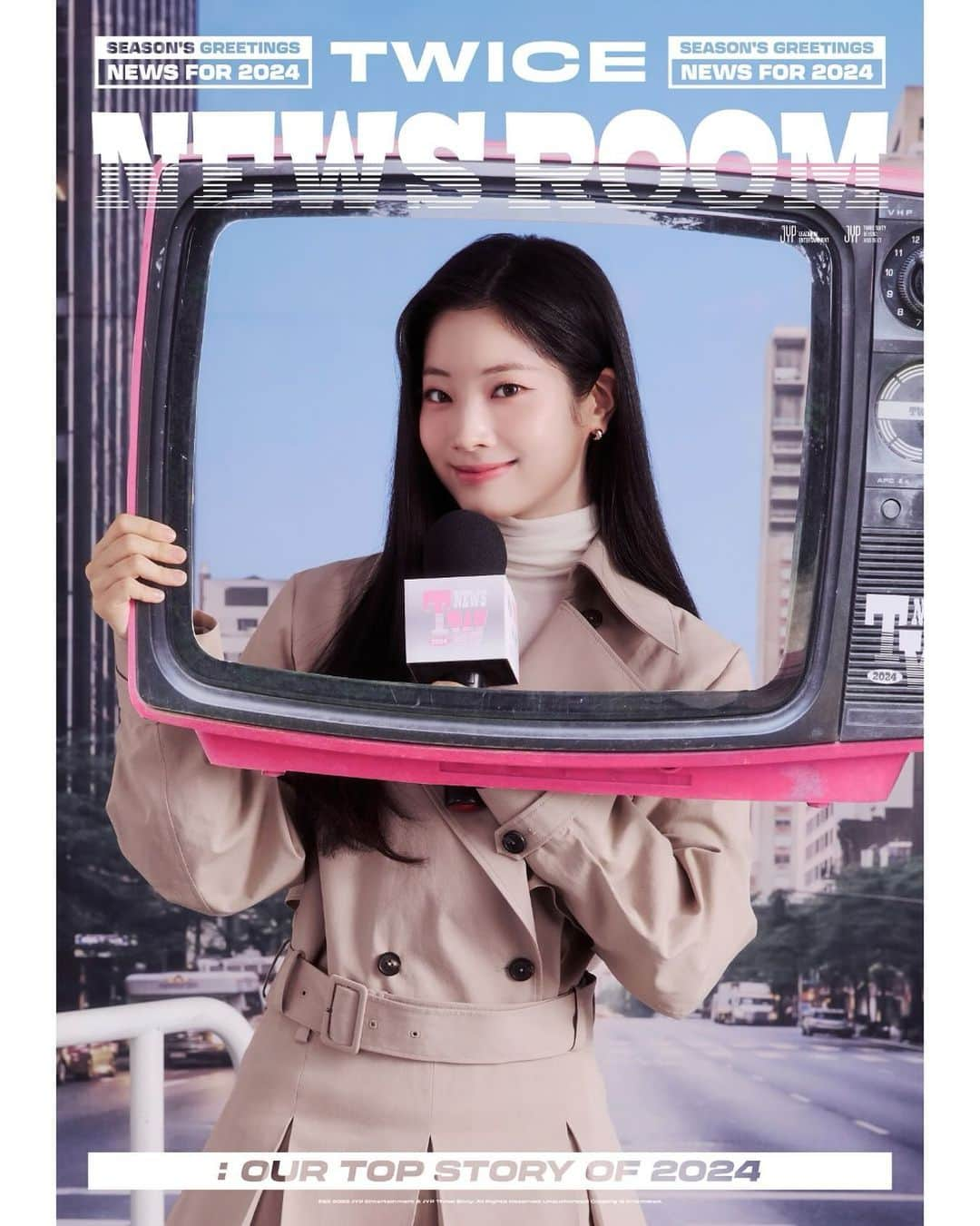 TWICEのインスタグラム：「TWICE SEASON’S GREETINGS 2024 TWICE NEWS ROOM : Our Top Story of 2024🎥  #DAHYUN #다현  PRE-ORDER│2023.11.07 TUE - 2023.11.15 WED (KST)  #TWICE #트와이스 #TWICE_NEWS_ROOM #2024SEASONSGREETINGS」