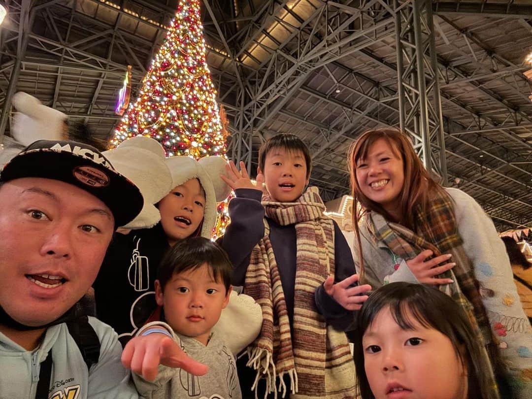 だーしま動画チャンネルのインスタグラム：「めちゃ混んでたけど楽しかったな。 欲を言えば月1ペースでお泊まりディズニー行きたい🤩」