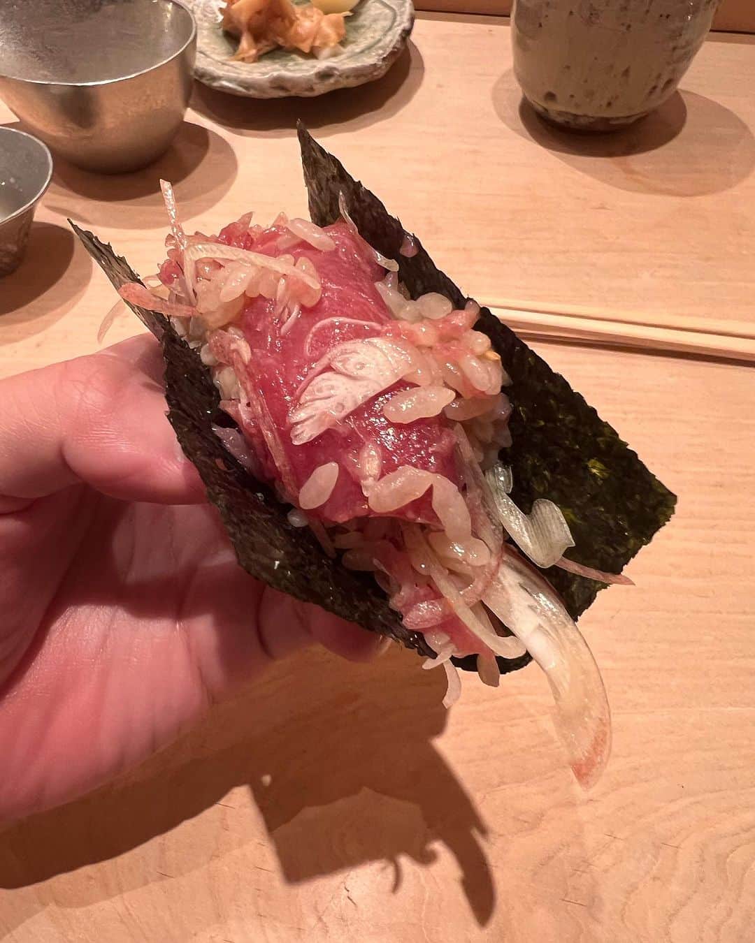 山下まみさんのインスタグラム写真 - (山下まみInstagram)「【日進月歩】 くりや川に日、月限定でオープンするお店🍣 ひたすら握りだけが出てくる。 一品料理も美味しいんだけどね、握りだけ浴びたい時あるよね。 米大好き人間としては。  そんな時最高すぎる…。  #sushi #🍣」11月15日 12時03分 - mamimifood
