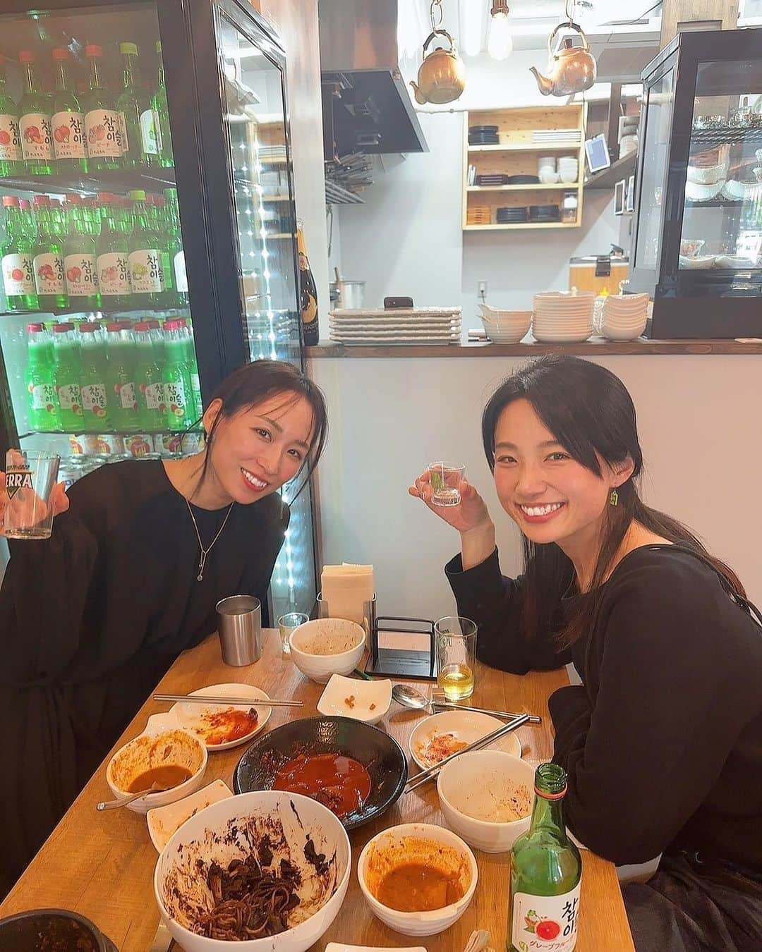 Miho Tanakaさんのインスタグラム写真 - (Miho TanakaInstagram)「おかよとデート🤝 @110mikiko_98   2回目とは思えないほど昼飲み弾丸トークで 気付いたら帰らなあかん時間やった🥹  あいのりのスタッフさんで制作された令和の恋愛バラエティがあいの里✨  こうやって不思議なご縁で仲良くなれて嬉しいよー✧  しかも同い年‪.ᐟ.ᐟ  40代は始まったばかり。 恋もプライベートも仕事も全部楽しもうね✨  昼飲みしたのは天神橋筋六丁目駅13番出口出て1秒のタンバム365🇰🇷 @tanbam365   イイダコ炒めほんま最高😭 期間限定のカムジャタンも美味しかったしまた行こうっと🏃‍♀️🏃‍♂️  ps 1枚目の写真がほぼ食べた後なのがツライw   #あいの里 #あいのり #おかよ #タンバム365 #天六グルメ #天満グルメ #🇰🇷」11月15日 12時06分 - mie__blogger