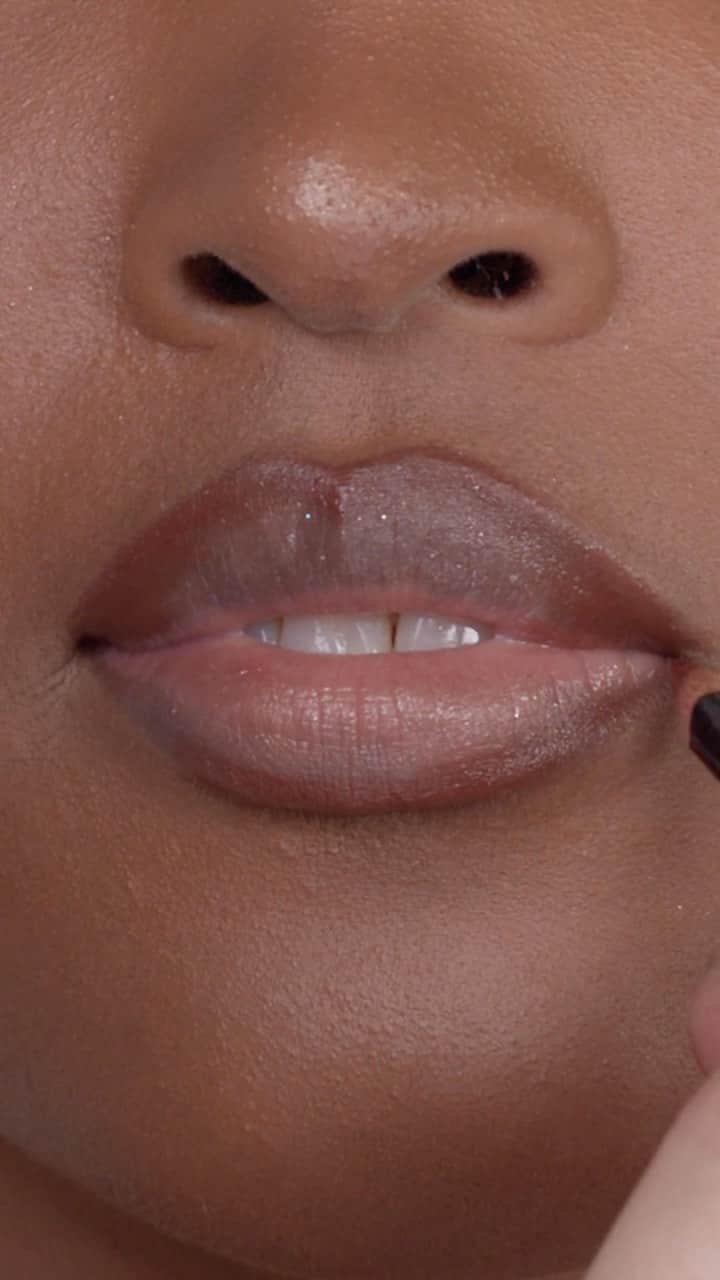 Anastasia Beverly Hillsのインスタグラム：「You can never go wrong with an #ABHLips combo 🔥 Recreate this look with Lip Liner in Malt and Rose Brown Satin Lipstick 👄  #AnastsiaBeverlyHills」