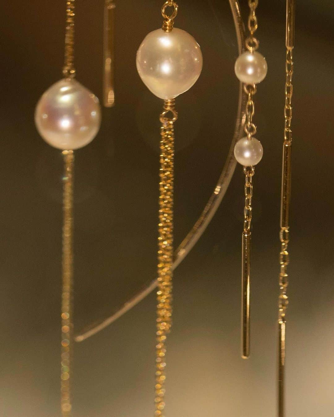 Hirotaka Jewelryのインスタグラム：「AKOYA PEARL CHAIN EARRINGS #hirotakajewelry #akoyapearl #chainearrings」