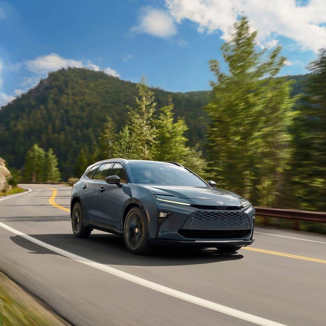 toyotausaのインスタグラム：「Performance and versatility meet sophisticated style in the first-ever 2025 #ToyotaCrownSignia. #LetsGoPlaces」
