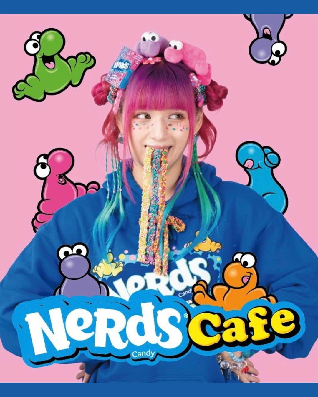 しなこのインスタグラム：「💜超✩重大発表💜  この度、世界中で愛されるNeRds Candyさんの 国内公式プロデューサーに任命され、 NeRdsカフェをプロデュース✨✨ させて頂きました🩷🩵🩷🩵！  本日より竹下通りのGO GO CAFEにて 大々的にオープンしております😎❤️‍🔥  竹下通りでの私のプロデュース店舗は なんと4店舗目....😱😱😱😂笑  私が考えるスイーツで原宿を盛り上げたい！という 目標を1歩1歩実現出来ているのが 本当に嬉しい🥲💓💓🥹  NeRdsは日本ではナーズロープで知った方が 多いと思うんだけど、 日本だけでなく世界中で愛されていて、 知らない人はいないくらい有名なお菓子なんです💓🌏  私は実は10年以上前から大好きでして、、、🥹 最初は中学生の頃グアムで見つけて、それ以降グアムに行くたび爆買いするくらい大好きなのでこのようにプロデューサーに任命いただいて本当に光栄です㊗️💜 人生で伏線回収したみたいな感覚😂😂  メニューとっても美味しいので、 ぜひ遊びに来てください🦄🩷💗  ◾︎カフェ開催期間 11/15~12/15 ◾︎営業時間 10:00~20:00 ◾︎しなこ来店イベント開催日 11/26 （詳細は後日載せるね😎） ◾︎※11/20 は10:00~12:00のみ営業致します ◾︎住所 東京都渋谷区神宮前1-7-1 1F  本当にこの5ヶ月間くらいずっと準備してて忙しかった😂💗笑  みんながワクワクしてくれますように🥹💓💓💓！待ってるよーーー꜀( ꜆ᐢ. ̫.ᐢ)꜆  #ナーズカフェ #NeRds #NeRdsCandy #ナーズロープ #gogocafe #candyagogo」