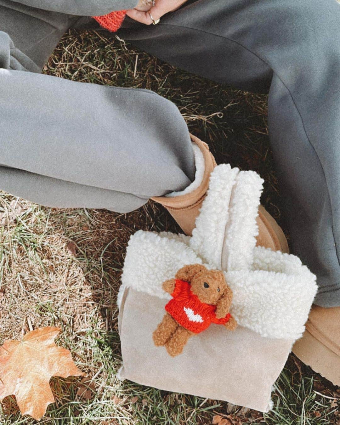 紗栄子さんのインスタグラム写真 - (紗栄子Instagram)「絶賛発売中の @otonasweet の付録のララミチャーム、 バッグにつけたりクリスマスオーナメントとして使ったりと大活躍🎄🐶🪽」11月15日 12時22分 - saekoofficial