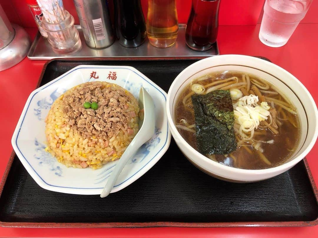 ホリエアツシのインスタグラム：「#チャーハン半ラーメンセット という概念 #丸福 #志村坂上 #町中華で飲ろうぜ」