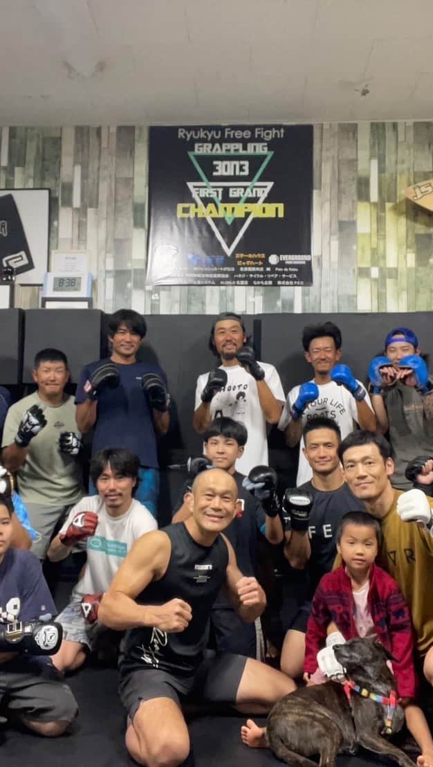 佐藤ルミナのインスタグラム：「MMA reaction drill. 11月12日プロ修斗沖縄大会翌日、名護にある沖縄最北端の修斗オフィシャルジム 『グランドスラム沖縄A·P·P』 @groundslam_okinawa_app でMMA体験会を開催。未経験者を中心にゲーム感覚でMMA特有の動きを楽しんで貰いました。来年は名護でもアマ修斗開催を計画していますのでお楽しみに！ #shooto1112 #修斗 #沖縄 #名護市 #修斗伝承 #修斗旅  上手なカラダの使い方教えます🤙 @shooto_gym_roots  パーソナルも受付中。 🎽 @inspirit_japan  #ruminasatotrainingmethod #mma #jiujitsu #kickboxing #yoga#surf #shooto #catchwrestling #movement #workout #coordination #strength #rootsgym #身体操作 #格闘技 #柔術 #修斗 #キックボクシング #ヨガ #フィットネス #ワークアウト #筋トレ #ダイエット#小田原 #かまぼこ通り」