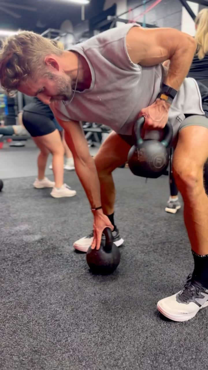 ショーン・ブースのインスタグラム：「A few of my favorite moves from @bcgym_nashville’s upper body workout today 💪🏼」