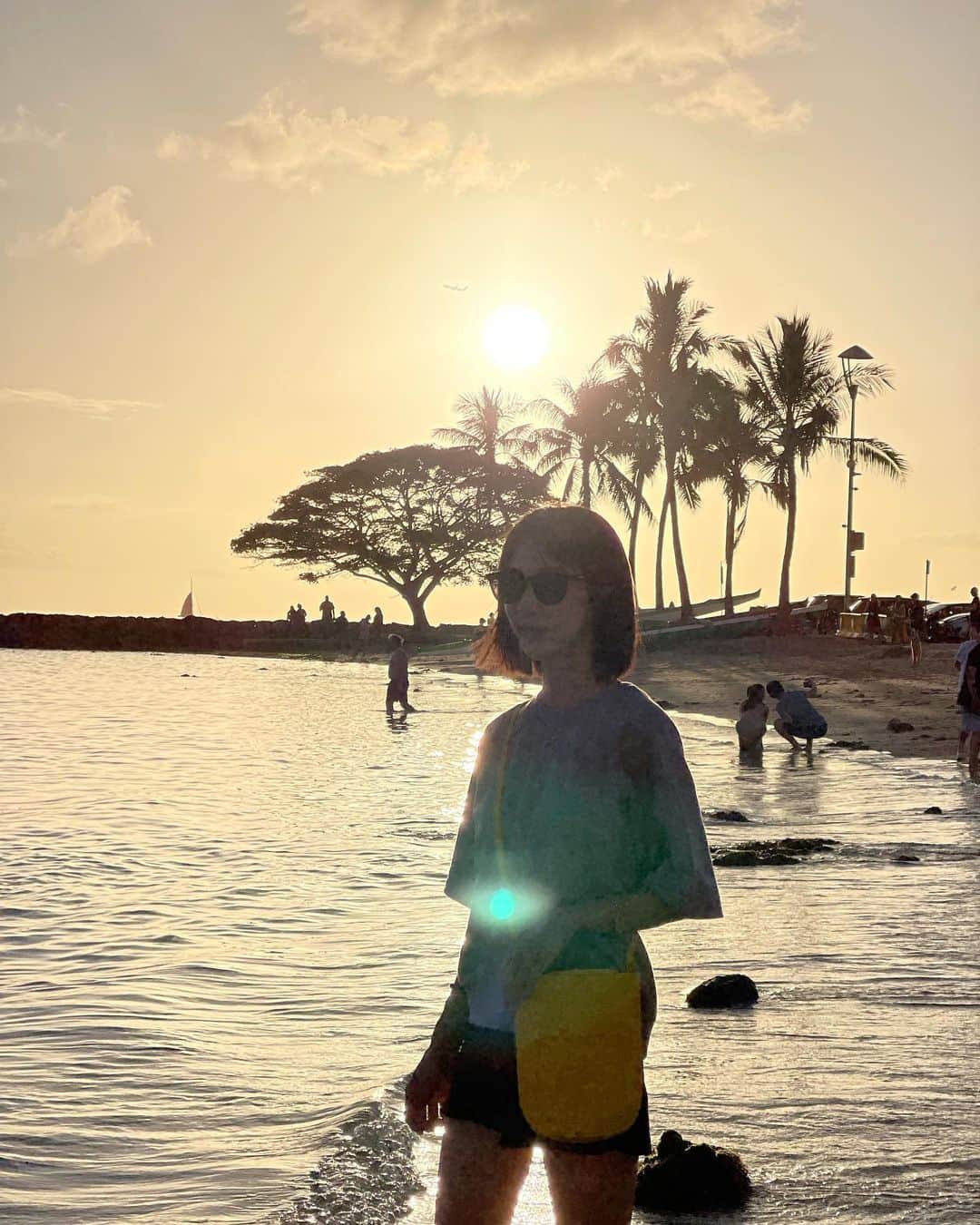 木本泉のインスタグラム：「- コロナで行けなかったハワイ✈️ 久しぶりに行けて楽しかった🌴 また春に行けるかな🌺  日本が寒くなるので焼けなくないな〜と @simplisse_official の美白サプリメントを欠かさず飲んでました☀️  保湿しっかりしてケアしようと思います🧴  #hawaii」
