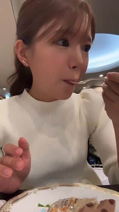 内山絵里加のインスタグラム：「オークラアクトシティホテル浜松 @okura_actcity_hotel_hamamatsu さん ザ・シーズンカフェ 11月12月限定スイーツ紹介🫶 ・ ・」