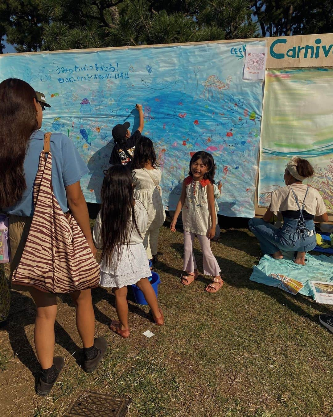 堀舞紀さんのインスタグラム写真 - (堀舞紀Instagram)「🌼🌞🌼  @carnivalshonan   海浜公園でお祭り🪅 っていうのでいったら 友達に沢山会えた🫶🏾💕  あと、 地元すぎて幼馴染みだらけ だったna!!!!  🤪💕  美味しい美味しい パン屋さんが出店してて🥹 葉山行かなくても買えてラッキー  @hayamabreadclub 🥐  🎃のサンドウィッチ🥪 は大好物のディル入りで 顔🫠トロケた。  楽しかったne!  #子育て記録」11月15日 12時42分 - mainohori