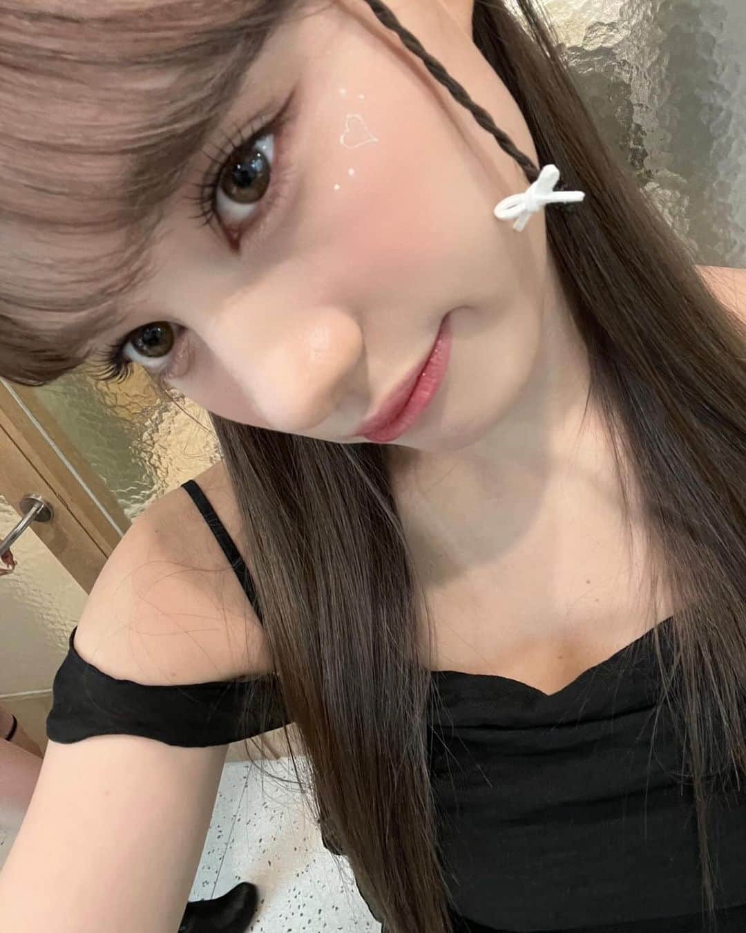 NiziUさんのインスタグラム写真 - (NiziUInstagram)「늦었던 음중 사진🩷🖤🤍  #niziu #nina #🐶」11月15日 12時48分 - niziu_artist_official