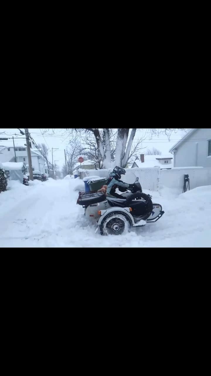 Ural Motorcyclesのインスタグラム：「カナダのウラル雪アドベンチャー by @ural_girl_rider_buddies」