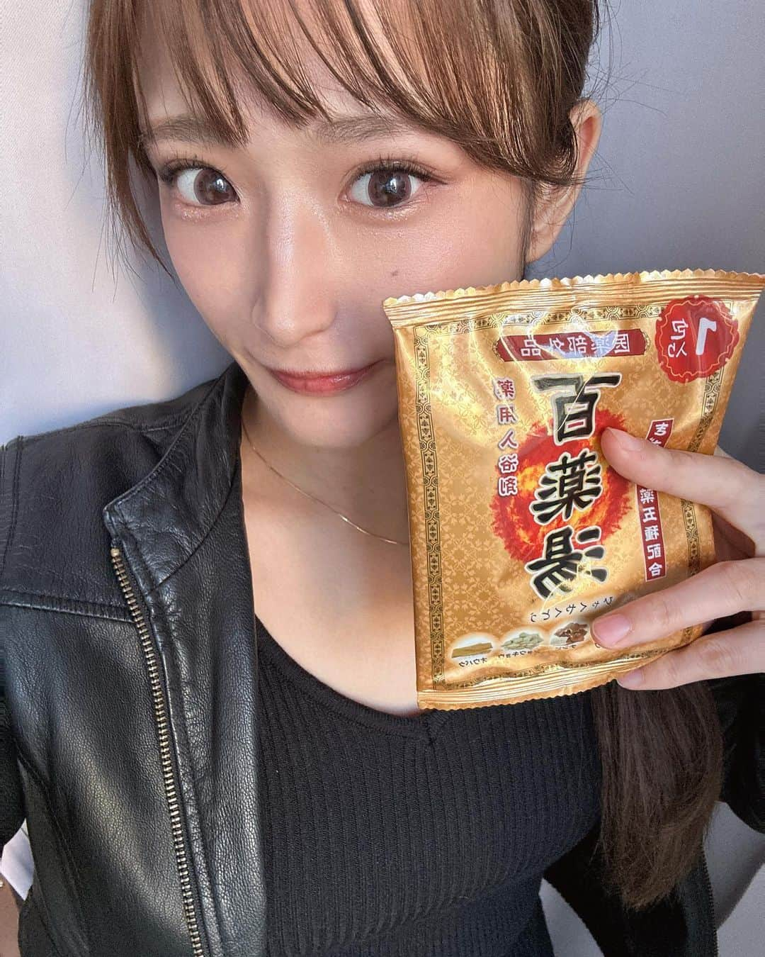 はるちゃんさんのインスタグラム写真 - (はるちゃんInstagram)「おすすめの入浴剤ありますか？♨︎🫧🩷 肌が弱いからなんか良さそうなやつあったら教えてください！！ わたしが今回使ったのは薬用入浴剤🫧モミモミして使うやつ！ 冷え、疲労回復、腰痛、ひひ、あかぎれ、汗疹とか色んな効果効能があるらしいから使ってみた🥹✋🏻  #PR @kuchikomi_ #百薬湯 #あらコレ #温活 #入浴剤 #薬用入浴剤 #疲労回復 #UYEKI」11月15日 13時04分 - haru_323