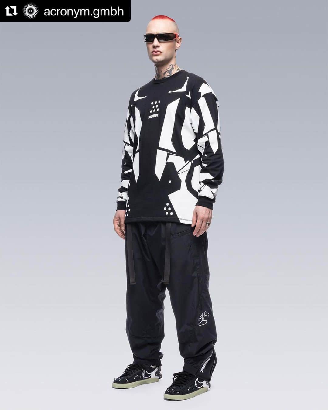 のインスタグラム：「.  Acronym 2023AW Collection DROP-B  < In Store & Online > 11/17(Fri) 12:00 Start.  #Repost @acronym.gmbh with @use.repost ・・・ J70-BU … S36-PR … ΛCR-FW-2324 … ΛCRИM.com [ B ]: 16.11.23 … 📷: @phillipkoll」
