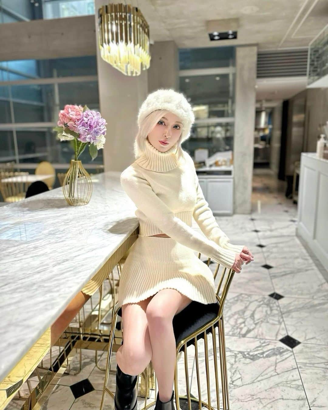 美咲あいりのインスタグラム：「🪄 ⁡ ⁡ Coupon codo 【 BFJP354 】 ⁡ ⁡ ▪︎plain pattern high neck crop sweater & rib knit skirt  23695945 ▪︎chunky ankle boots  664720 ▪︎beret  22717263 ⁡ ▪︎plain-patterned front knot unitary drone perspective   18196751 ▪︎fuzzy pointy toe heel shoes  22956780 ⁡ ⁡ ⁡ ⁡ 試すたび　好きが見つかる　届くたび　好きが増えてく♡ @shein_japan @sheinofficial  #SHEINblackfriday #SHEINGoodFinds #SHEINforAll #loveshein #ad #saveinstyle #DazyHyunA」