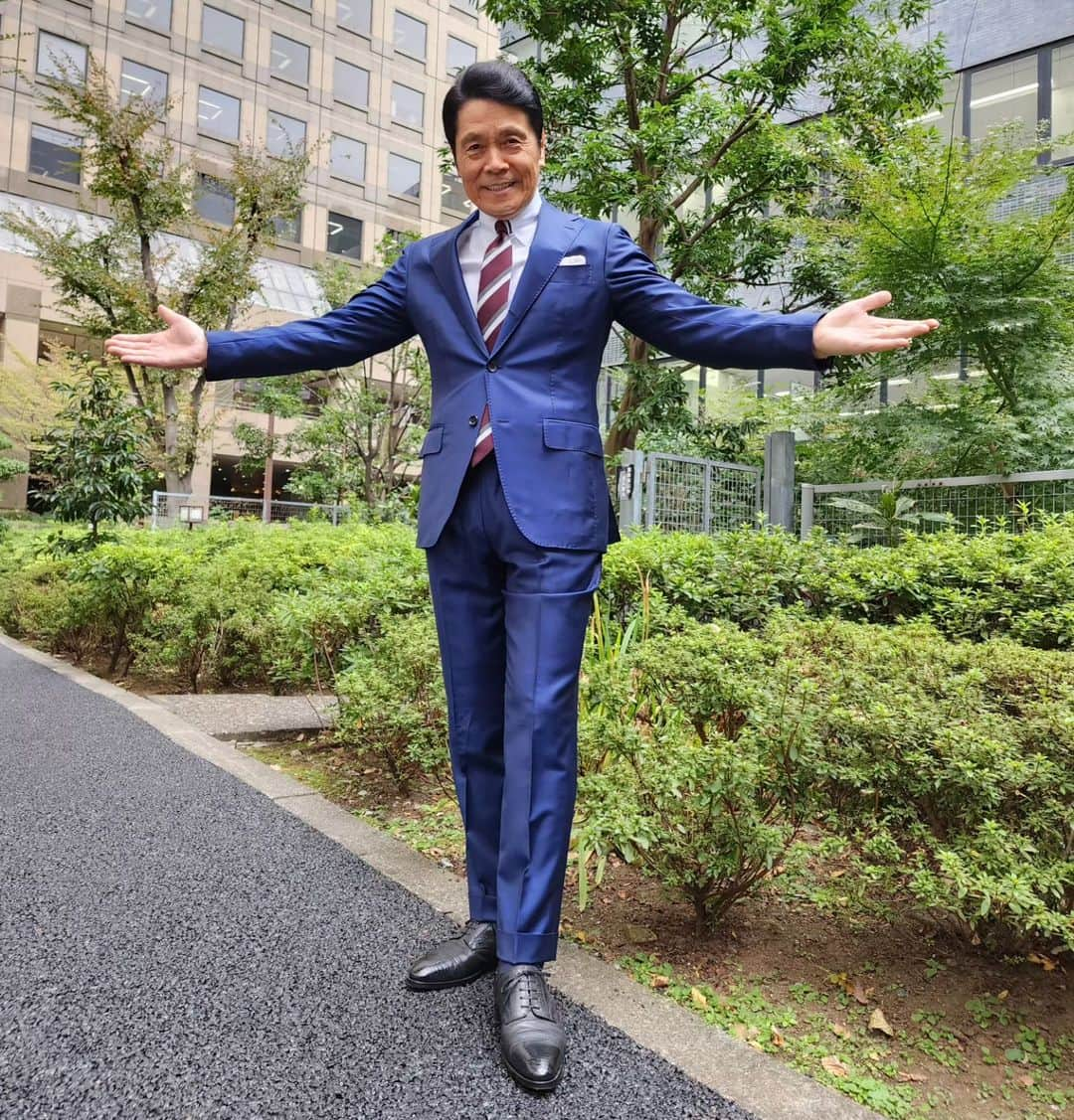 峰竜太さんのインスタグラム写真 - (峰竜太Instagram)「#アド街ック天国 #suit #brilla #shirt #doihokosho #tie #brunellocucinelli #shoes#stefanobemer」11月15日 13時20分 - mineryuta