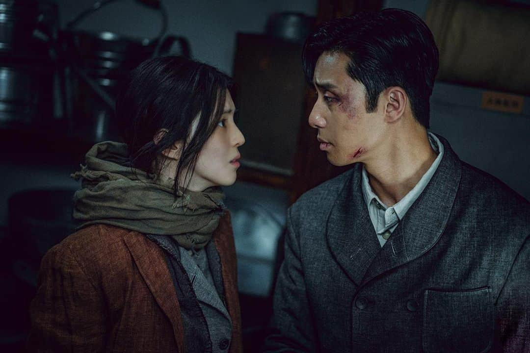 キム・スヒョンのインスタグラム：「12.22.2023  @netflixkr  #gyeongseongcreature #경성크리처」