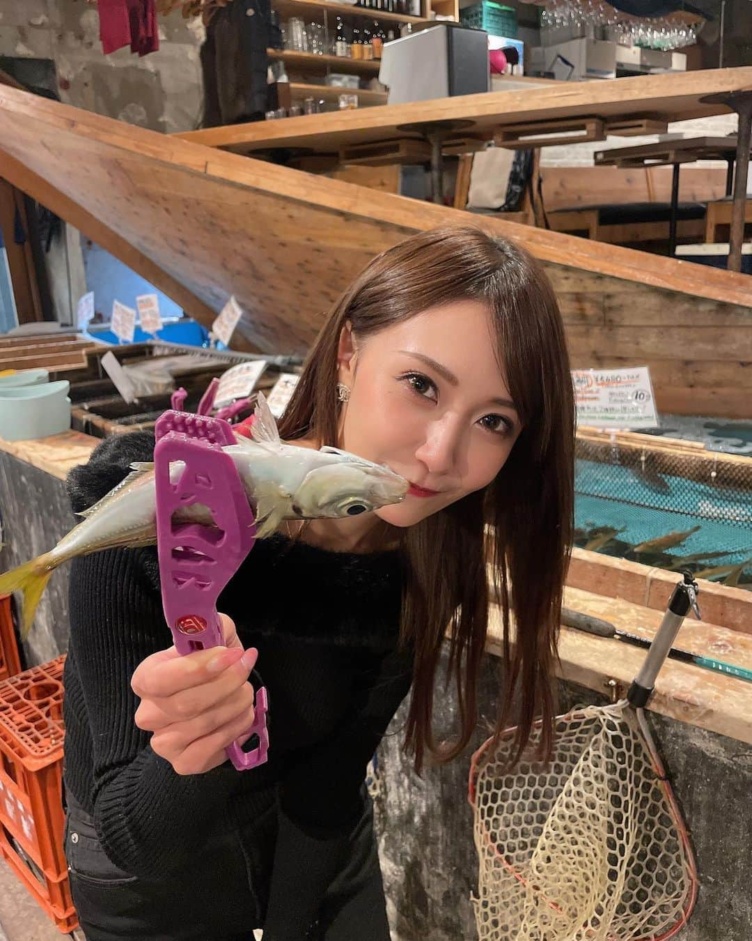 明璃奈さんのインスタグラム写真 - (明璃奈Instagram)「YouTube撮影してきた♡ 釣りしたよってゆうか引っ掛けたのw  またご報告します😂💓🫶🏻」11月16日 0時18分 - __arina.3