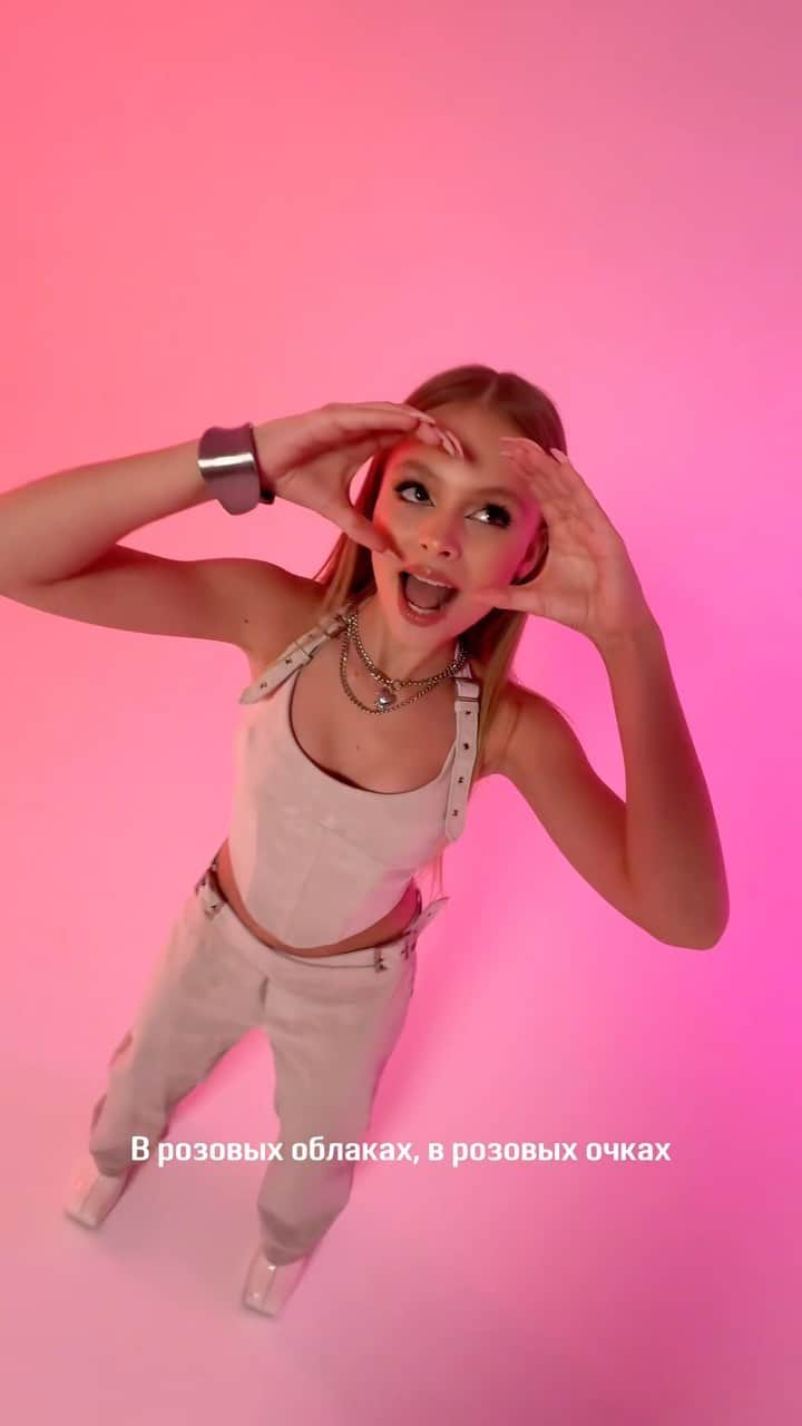 RU.TVのインスタグラム：「Танцуем вместе с Milana Star 💃🏼  Ставь лайк, если тебе нравится новый трек!  #rutv #рутв #milanastar」
