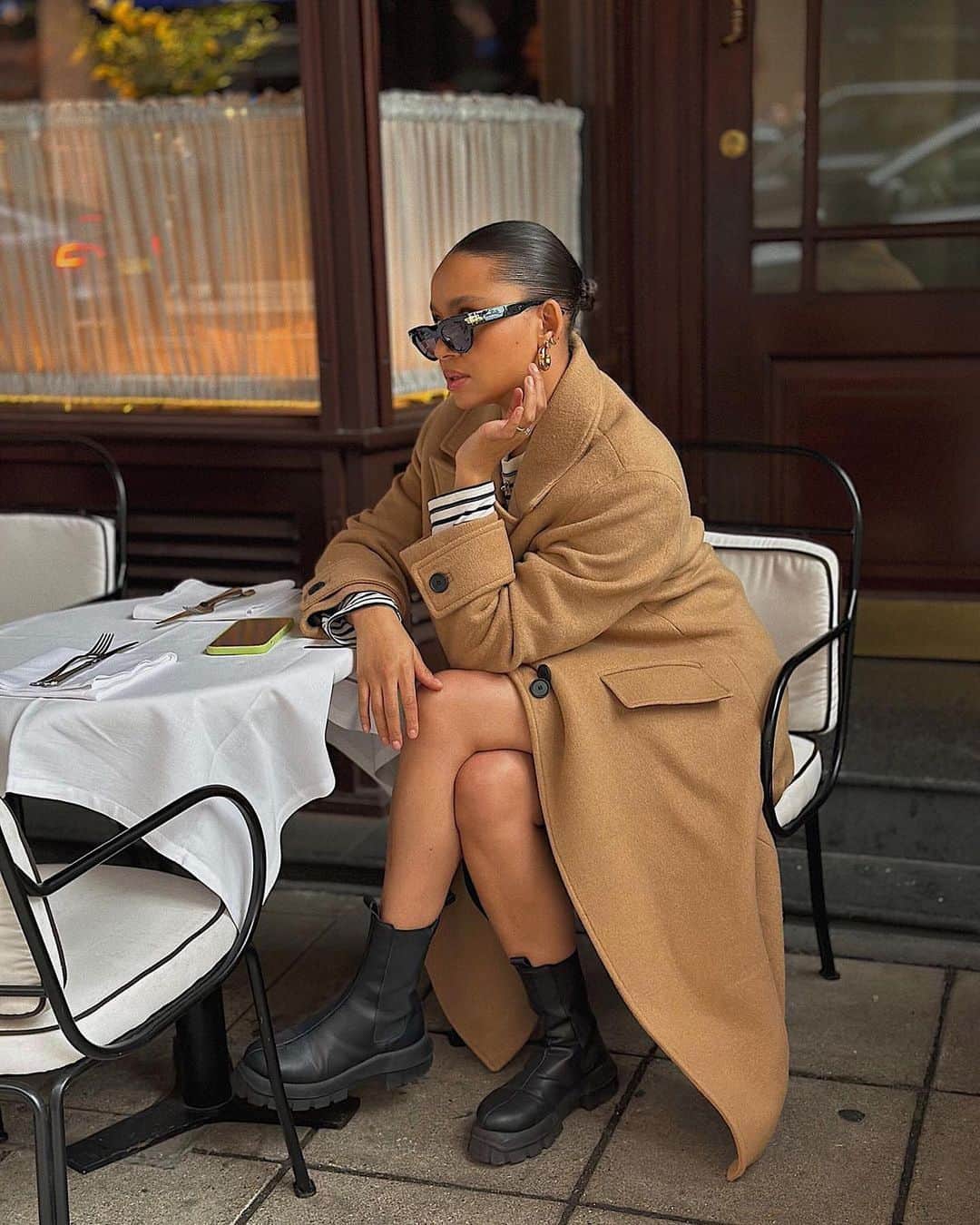 オールセインツのインスタグラム：「Coats that make the outfit. Take your pick.  1. @hauteonlife in the Mabel Longline Coat in camel 2. @withameliataylor in the Serra Reversible Shearling Coat in pale grey 3. @tuula_rose in the Haithe Brushed Checked Coat  4. @mercer7official in the Blythe Shearling Jacke」