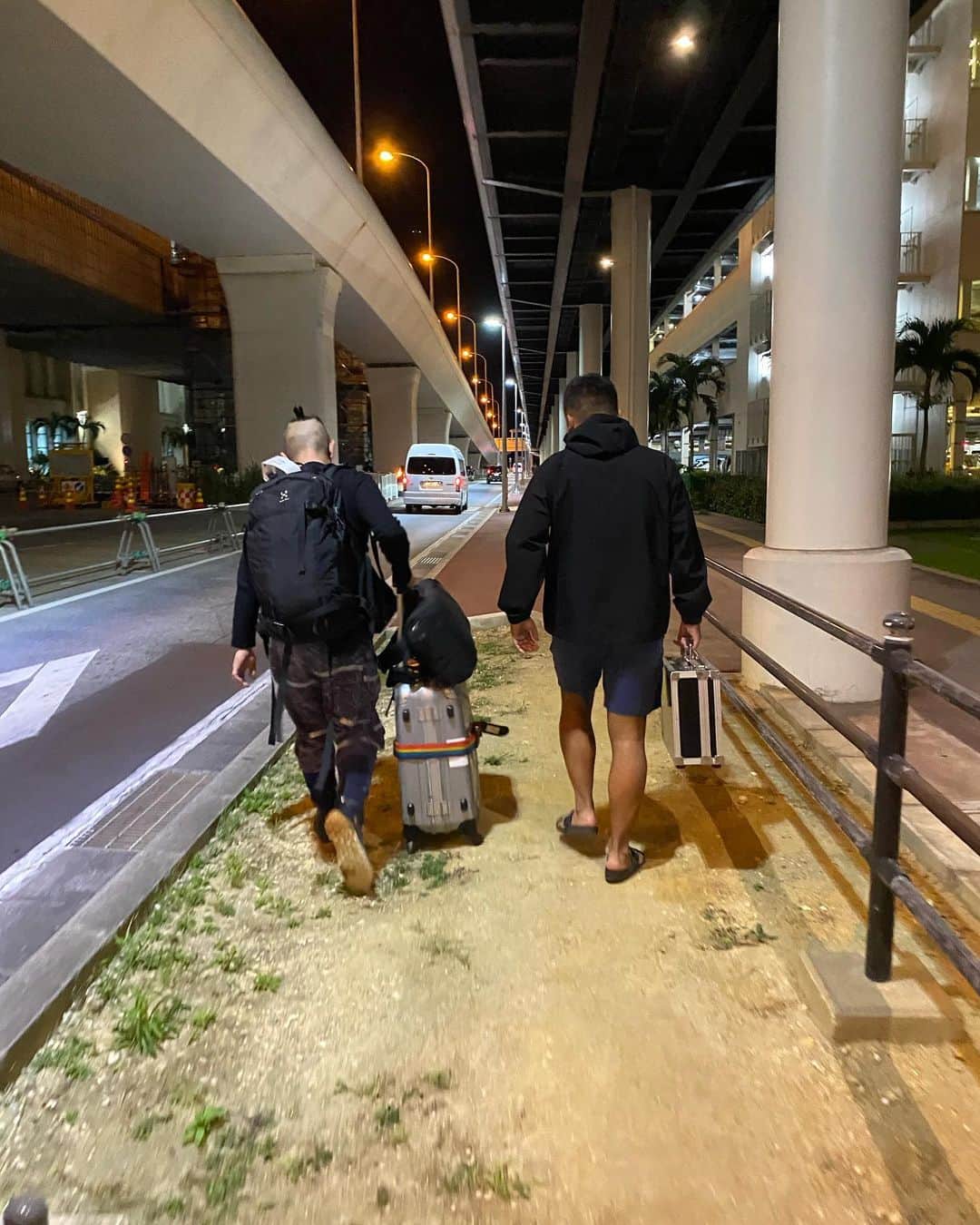タテタカコのインスタグラム：「連日のご準備の中、 将太さん、お迎えに来てくださってありがとうございます🚙  どうぞよろしくお願いいたします🌸」