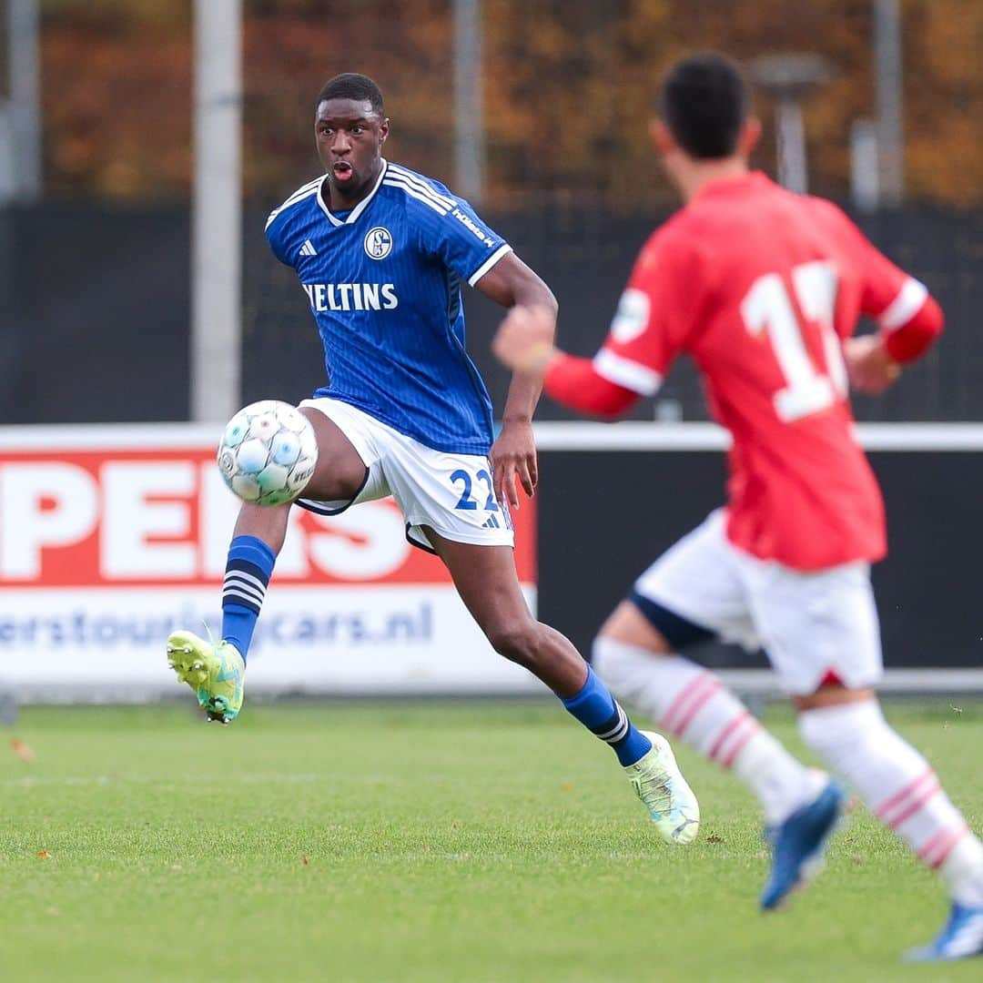 シャルケ04さんのインスタグラム写真 - (シャルケ04Instagram)「Es steht 0:0 zur Halbzeitpause ⏸ #PSVS04  . . #S04 #Schalke04 #PSV #PSVEindhoven #Testspiel #Knappen #Königsblau #EinLebenLang #🔵⚪」11月15日 22時56分 - s04