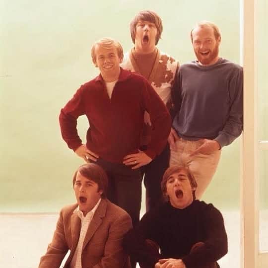 ブライアン・ウィルソンのインスタグラム：「Beach Boys 1966 photoshoot outtake – caption this!  #1966 @thebeachboys #photoshoot」