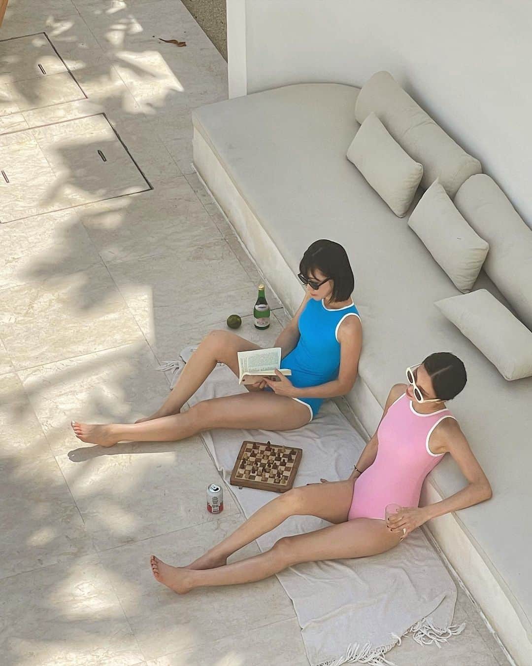 のインスタグラム：「이번 출장도 다니 하고싶은거 다 해~ 라고 해주신 덕분에. 🌴👙💕 사장님과 투샷은 늘 웃참하다 끝나지만... 친구랑 요렇게 찍어보기! 👯‍♀️」