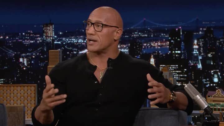 のインスタグラム：「Great talk with @FallonTonight on the incredible progress we’ve been making through our People’s Fund of Maui - for months now, 8,000+ survivors have been receiving their funds.   Huge mahalo to @BWForg and @CraigNewmark for stepping up and creating a $5M Natural Disaster Relief Fund for veterans and military families. The first donation from this fund will go to military families in need who are being served by our People’s Fund of Maui 🙏🏾 🇺🇸   Huge mahalo as well to our friends @PayPal and @Ancestry who’ve also stepped up with real action and with real mana.   Encouraging to see these corporations rise to the occasion to help take care of own 8,000+ survivors with zero hesitation 🇺🇸   #Maui  #PeoplesFundOfMaui」