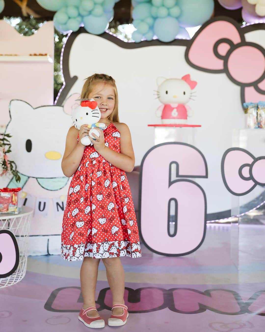 のインスタグラム：「Ya tengo las fotos del cumpleaños de Lunita, y me costó tanto escoger solo 10! ☺️ se acabó el maratón de cumpleaños en mi casa, mis tres hijas cumplen seguidito, ahora en diciembre cumplimos Andy y yo y por eso es que siempre salimos a comer sin hacer tanto alboroto porque uno queda agotado de organizar tanta fiesta🤣」